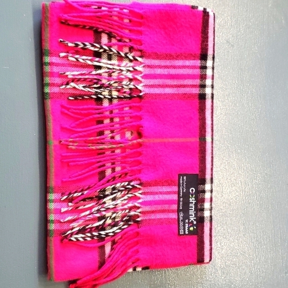Coshmink, women's pink plaid scaf. Supper soft.‎ Made in Germany. 53" X 12" - Picture 1 of 5